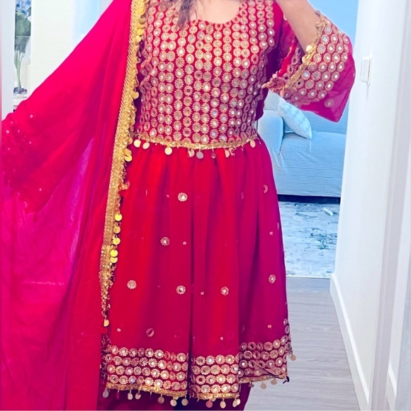 Chic Short Party Dress with Chador Gaach & Trousers – Four Colors, Sizes M & S - Picture 7 of 8